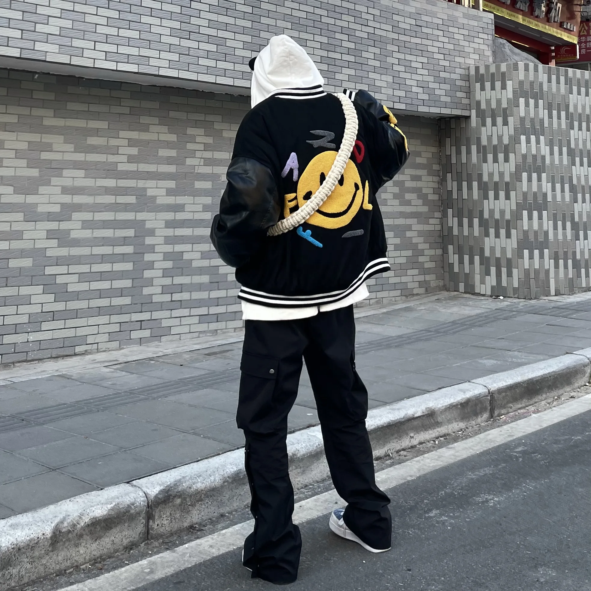 UNCLEDONJM Šypsena išsiuvinėti prisiūta bombonešis striukė korėjos drabužių mens japonų drabužių streetwear vyrų kailis vyrų SUR-96001