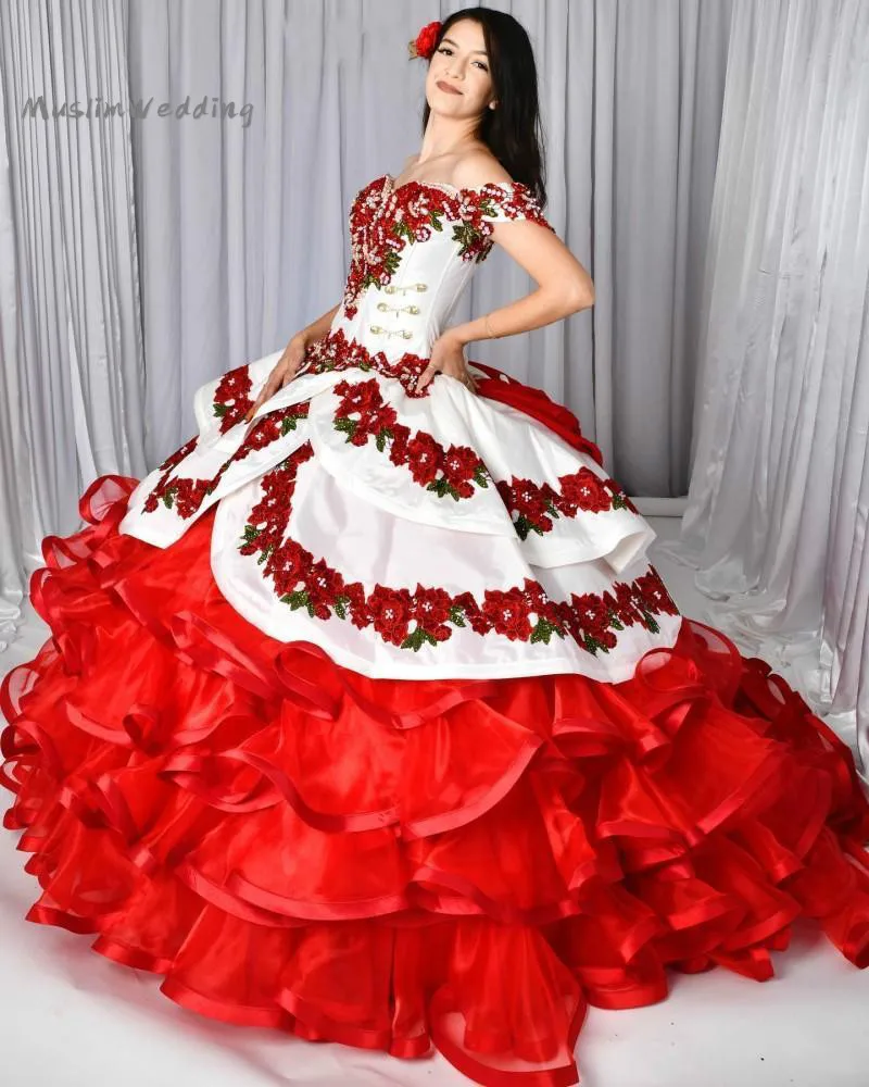 Unikalus Raudona Ir Balta Quinceanera Suknelės Su Keičiamajame Sijonas 2-1 Siuvinėjimo Saldus 15 Suknelė Organza Raukiniai Aplikacijos Prom