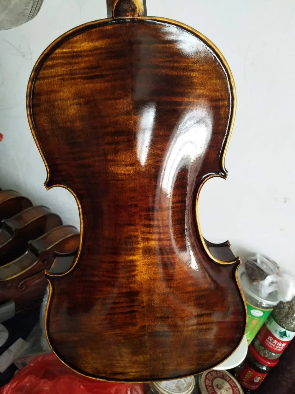 4/4 smuikas Stradi modelis 1715 antikvariniai senojo stiliaus, tamsios spalvos, su priedais